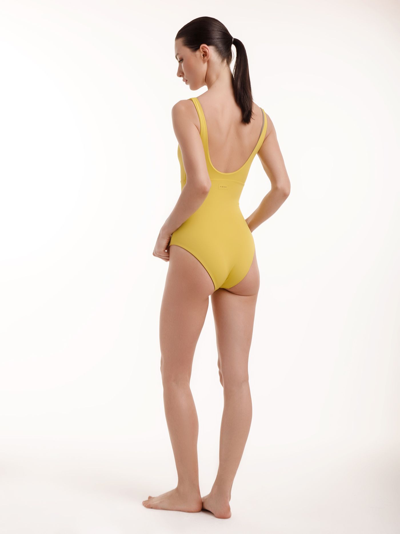 Купальник слитный с мягкой чашкой