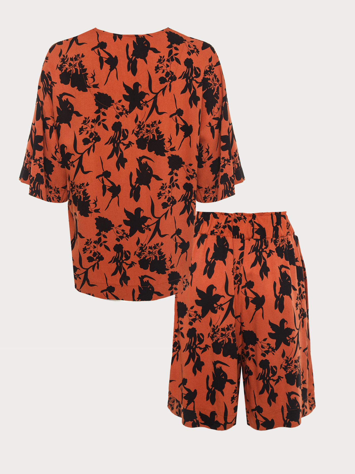 Костюм футболка / шорты